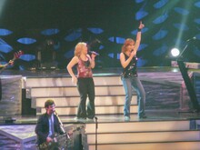Kelly Clarkson / Reba McEntire / Melissa Peterman on Jan 26, 2008 [965-small]
