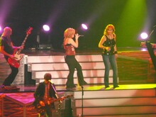 Kelly Clarkson / Reba McEntire / Melissa Peterman on Jan 26, 2008 [966-small]