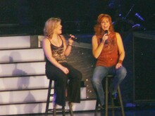 Kelly Clarkson / Reba McEntire / Melissa Peterman on Jan 26, 2008 [969-small]