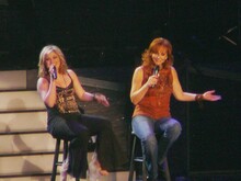 Kelly Clarkson / Reba McEntire / Melissa Peterman on Jan 26, 2008 [972-small]