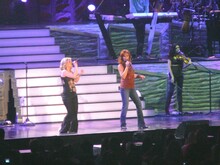 Kelly Clarkson / Reba McEntire / Melissa Peterman on Jan 26, 2008 [973-small]