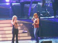 Kelly Clarkson / Reba McEntire / Melissa Peterman on Jan 26, 2008 [978-small]