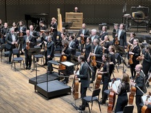 Residentie Orkest / Jun Märkl (conductor) / Nicolas Altstaedt (cello) on Mar 3, 2024 [581-small]