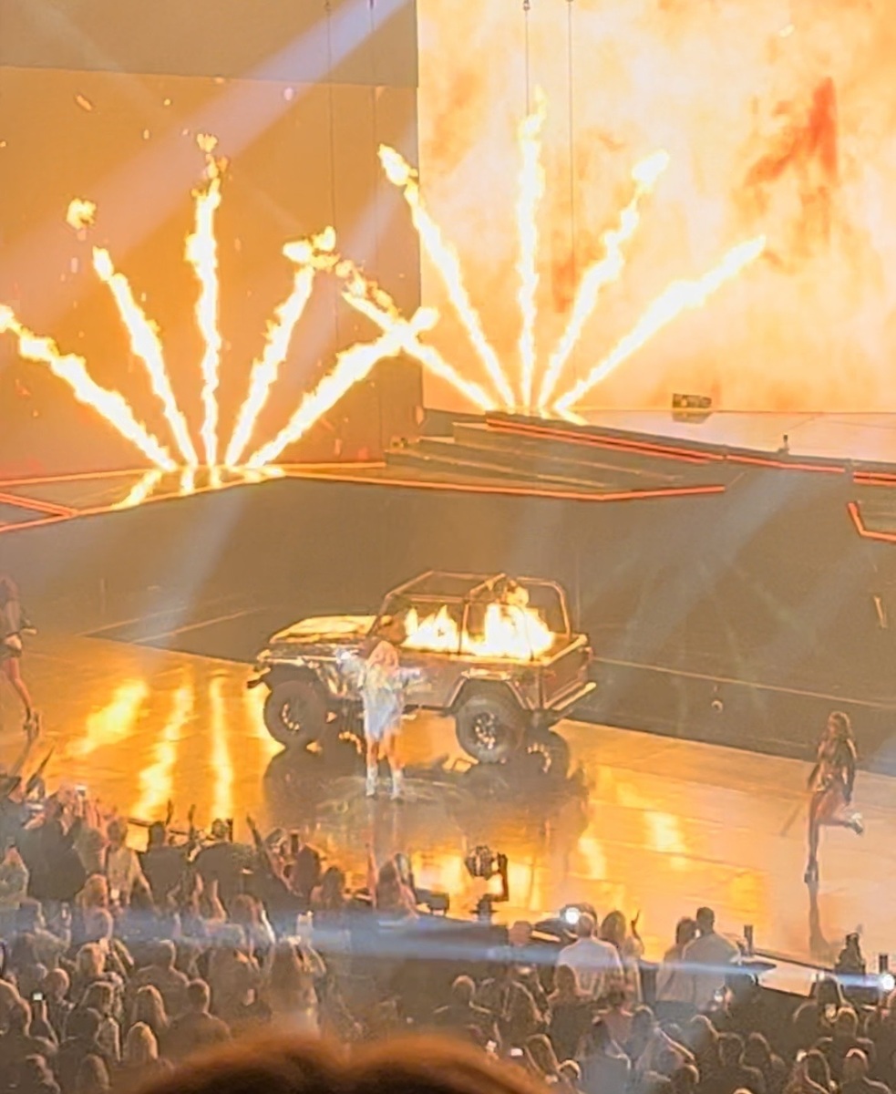 Carrie Underwood Concert & Tour History (Updated for 2024) Concert