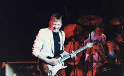 Robin Trower / Roy Buchanan on Dec 8, 1984 [134-small]