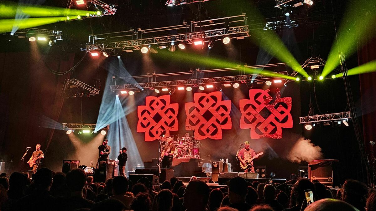 Breaking Benjamin Tour 2025 concert crowd