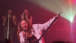 Ella Eyre / Jerub on Mar 23, 2024 [280-small]
