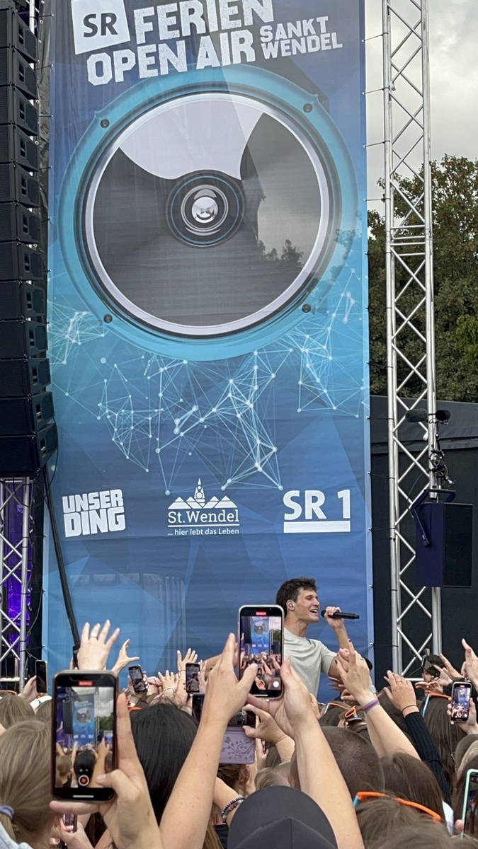 Leony Concert & Tour History (Updated for 2024 - 2025) | Concert Archives