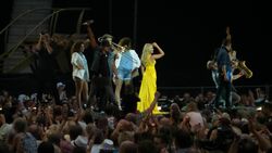 Helene Fischer on Jul 4, 2015 [432-small]