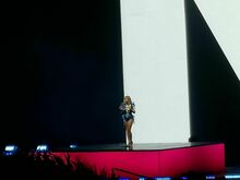 Helene Fischer on Oct 11, 2017 [433-small]