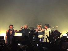 5 Seconds of Summer / COIN on Apr 11, 2022 [596-small]