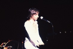 Barry Manilow on Feb 25, 1977 [655-small]