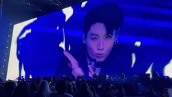 BTS on Nov 27, 2021 [080-small]