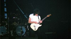 Jeff Beck on Sep 28, 1999 [351-small]