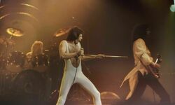 Queen / Thin Lizzy on Feb 1, 1977 [880-small]
