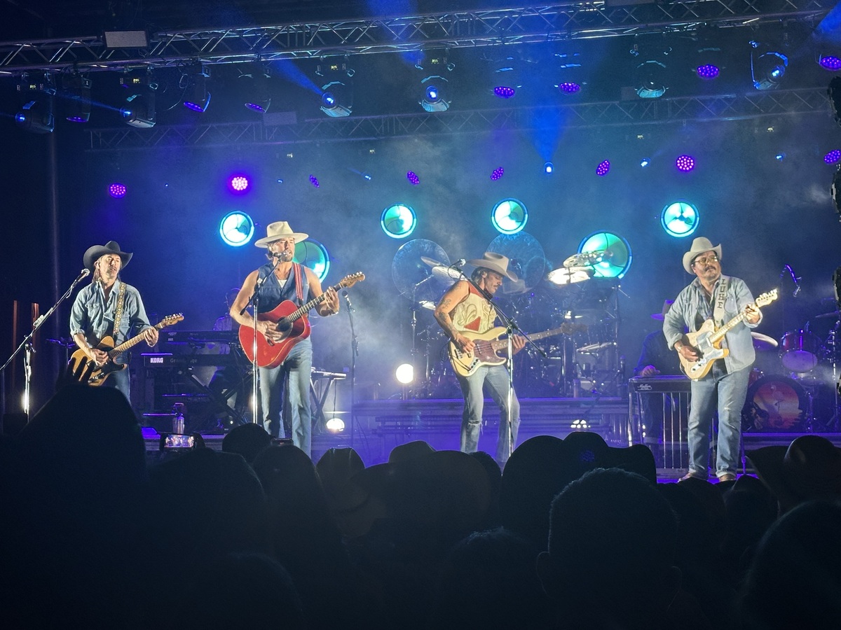 Dylan Gossett Concert & Tour History (Updated for 2024) | Concert Archives