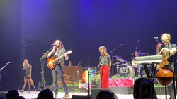 Hozier / Angie McMahon on Nov 18, 2019 [973-small]