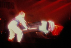 Elton John on Nov 11, 1972 [839-small]