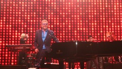 Elton John / Bright Light Bright Light on Jun 16, 2015 [101-small]