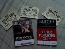 Miley Cyrus on Jun 17, 2011 [275-small]