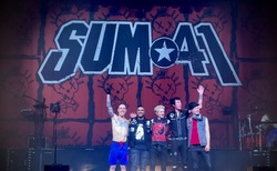 Sum 41 / The Interrupters / Joey Valence & Brae on Apr 23, 2024 [760-small]