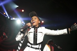 Janelle Monáe on Aug 12, 2014 [853-small]