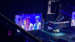 Tomorrow x Together on May 9, 2023 [287-small]