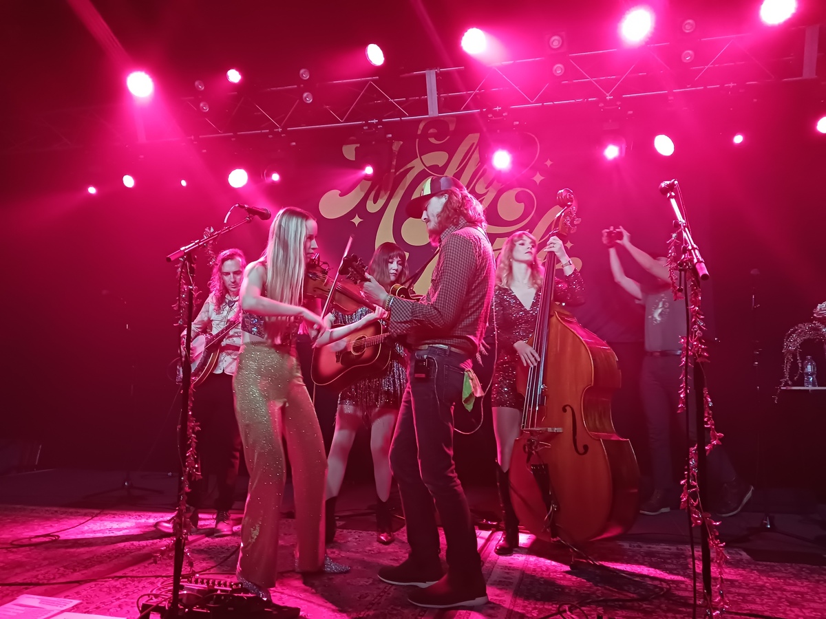 Molly Tuttle Concert & Tour History (Updated for 2024 2025) Concert