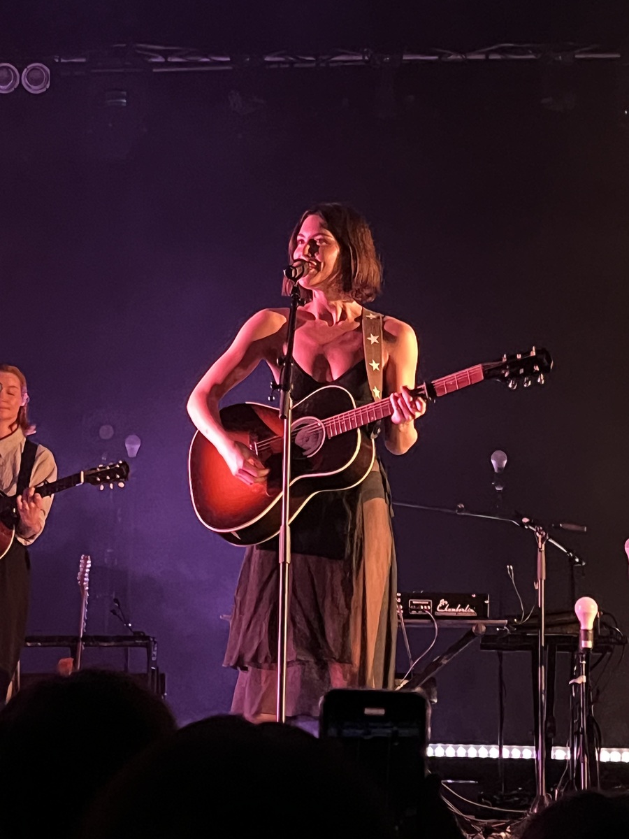 Gracie Abrams Concert & Tour History (Updated for 2024) | Concert Archives