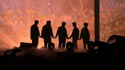 Tomorrow x Together on Jun 1, 2024 [165-small]