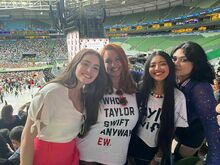 Taylor Swift / Sabrina Carpenter on Nov 25, 2023 [092-small]