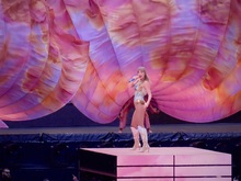 Taylor Swift / Paramore / METTE on Jun 21, 2024 [531-small]