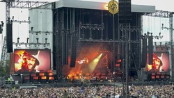 Foo Fighters / Wet Leg / Loose Articles on Jun 13, 2024 [730-small]