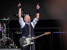 Bruce Springsteen & The E Street Band / Bruce Springsteen / Benny Sings on Jun 27, 2024 [590-small]