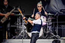 Bruce Springsteen & The E Street Band / Bruce Springsteen / Benny Sings on Jun 27, 2024 [594-small]