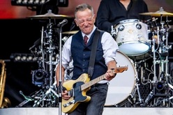 Bruce Springsteen & The E Street Band / Bruce Springsteen / Benny Sings on Jun 27, 2024 [595-small]