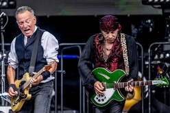 Bruce Springsteen & The E Street Band / Bruce Springsteen / Benny Sings on Jun 27, 2024 [596-small]