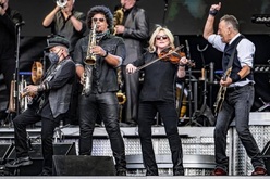 Bruce Springsteen & The E Street Band / Bruce Springsteen / Benny Sings on Jun 27, 2024 [597-small]