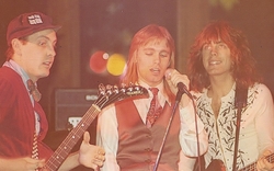 Cheap Trick on Oct 27, 1976 [549-small]