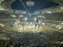 Ed Sheeran / Maisie Peters / Cat Burns on Aug 25, 2022 [575-small]