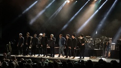 Tom Jones / AJ Brown on Jun 26, 2016 [828-small]