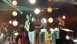 Niall Horan / Julia Michaels on Apr 28, 2018 [007-small]