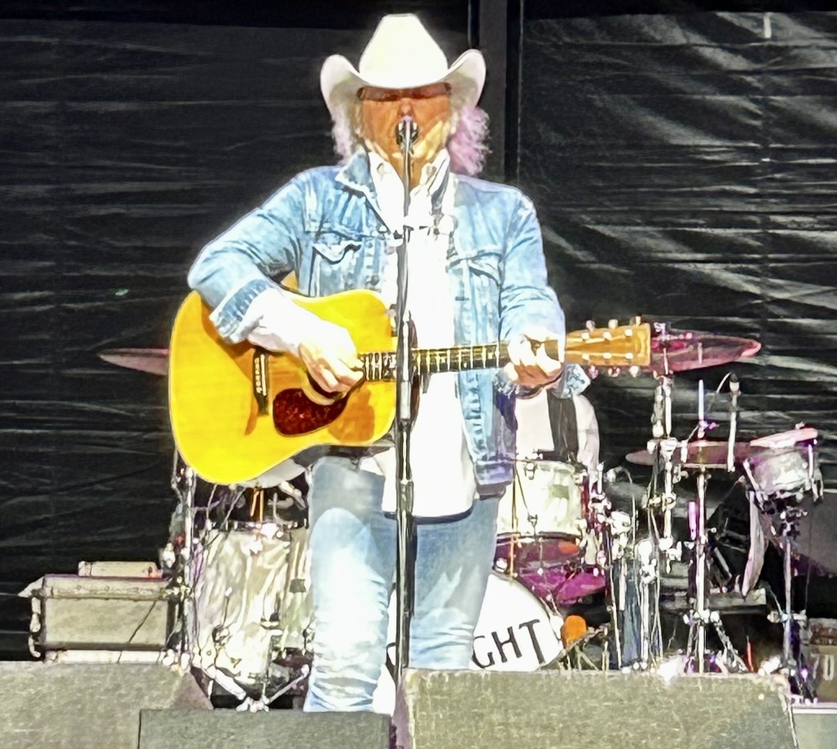 Dwight Yoakam Concert & Tour History (Updated for 2024) Concert Archives