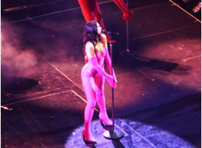Dua Lipa / Griff on May 17, 2022 [387-small]
