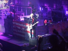 Prima Donna / Side View / Green Day on Oct 30, 2009 [030-small]