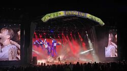 Suede / Johnny Marr / Nadine Shah on Aug 1, 2024 [648-small]