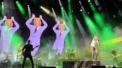 Suede / Johnny Marr / Nadine Shah on Aug 1, 2024 [659-small]
