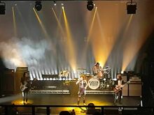 Greta Van Fleet / Ida Mae on Nov 7, 2019 [941-small]