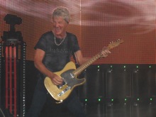 Kevin Cronin - REO Speedwagon, tags: REO Speedwagon - Styx / REO Speedwagon / Night Ranger on Nov 7, 2009 [909-small]