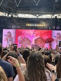 Taylor Swift / Paramore / Suki Waterhouse on Aug 17, 2024 [359-small]